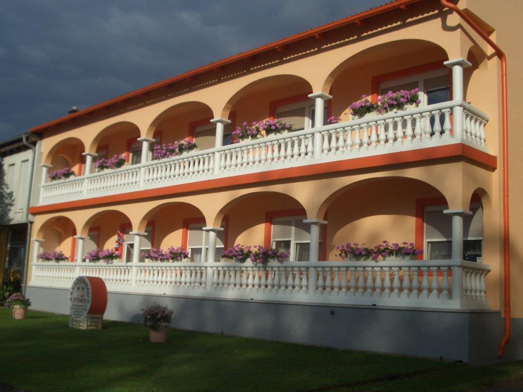 Arkadenhaus Steiner Bed & Breakfast Подерсдорф ам Зее Екстериор снимка